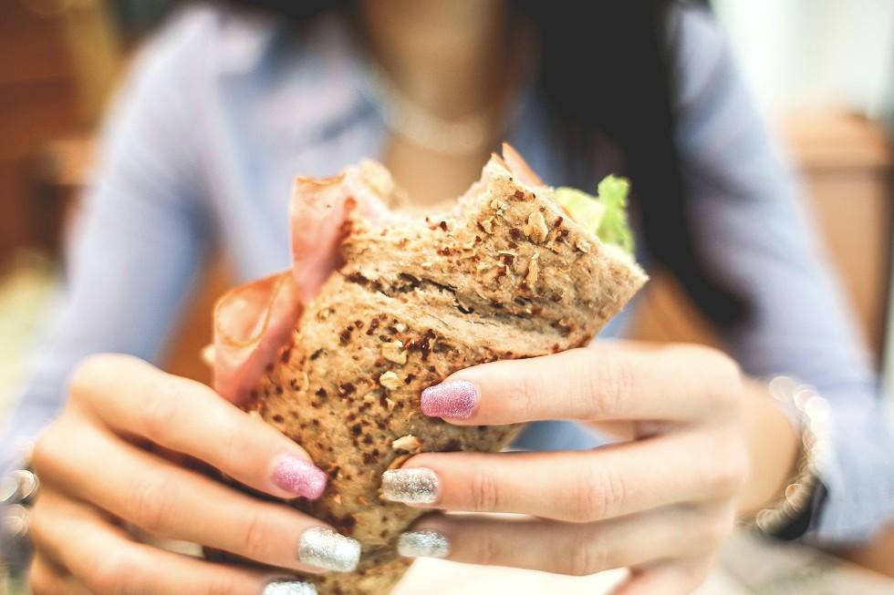 Pause déjeuner : Comment mieux manger au travail ?