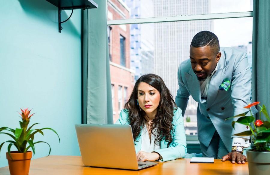 Reconnaître un pervers narcissique au travail