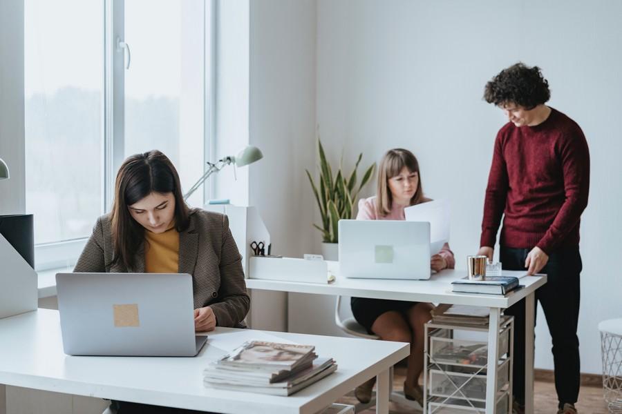 Télétravail : Les géants de la tech renforcent les contrôles