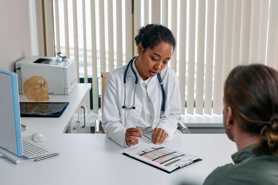 Qu’est-ce qu’une visite médicale de pré-reprise ?